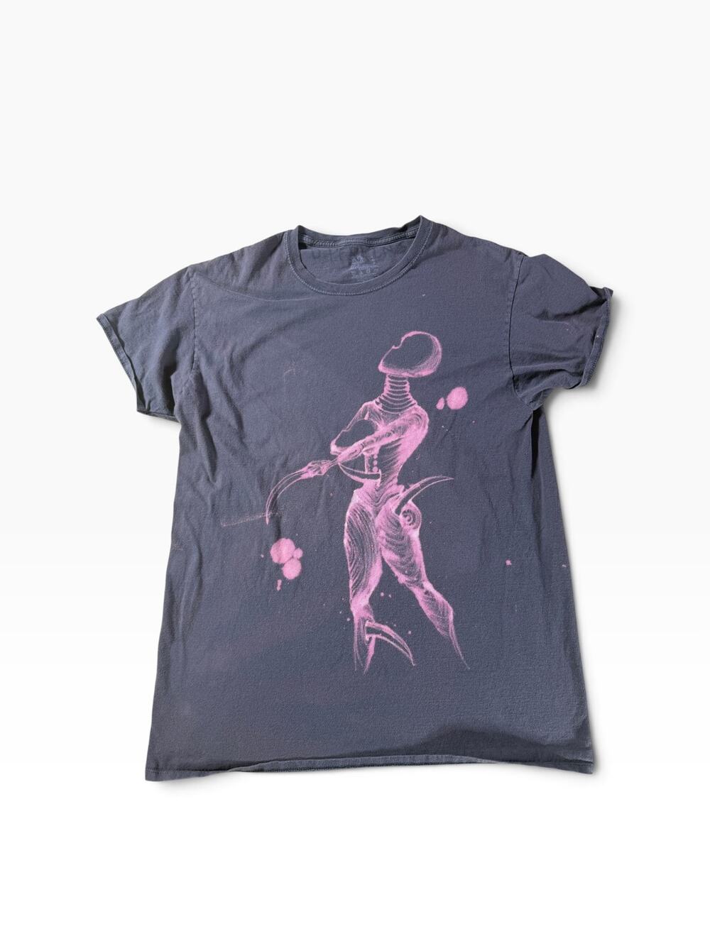 Graphic T Shirt Men’s Large Black Pink Skeleton Alien Horror. Fruit of the Loom